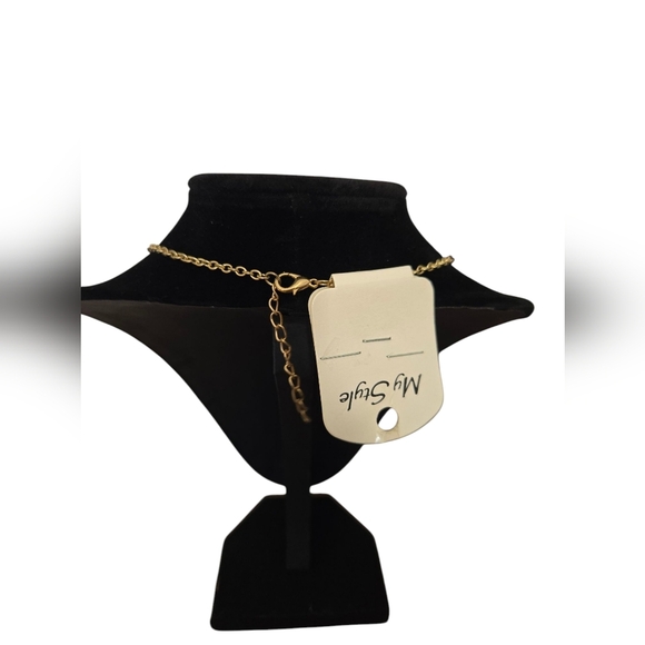 NWT Elegant Gold and Green Necklace And Earring Set - Picture 3 of 5